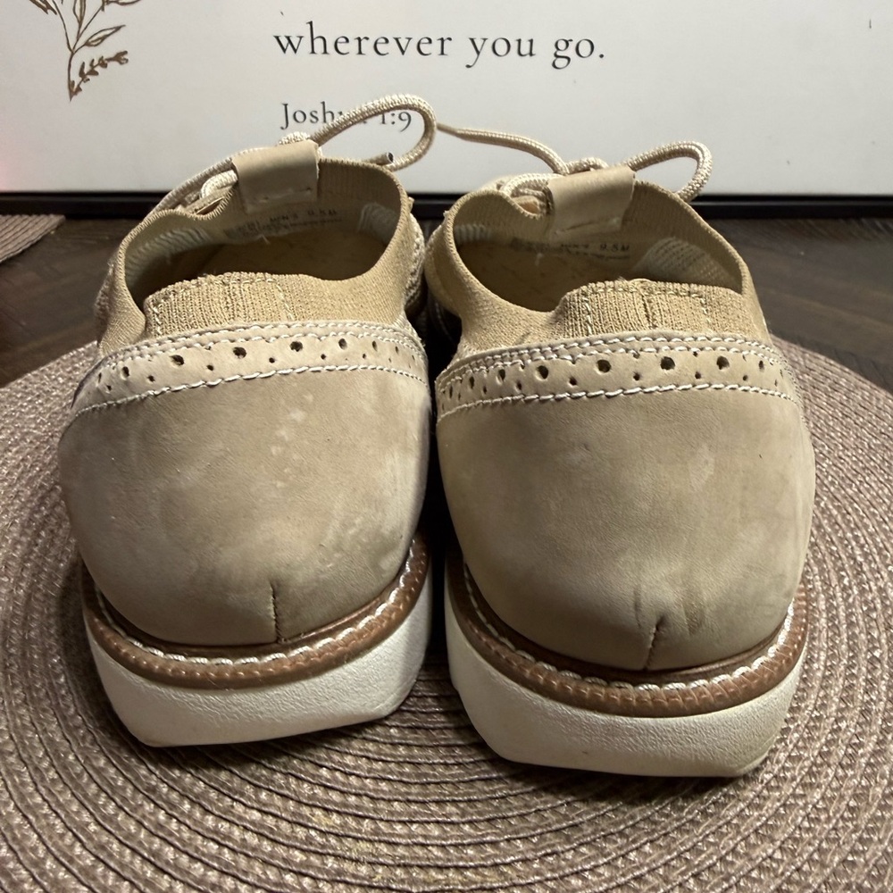 Men's Beige Knit Lace-Up Casual Dress Shoes SZ-9.5. Box 16 - Picture 3 of 7